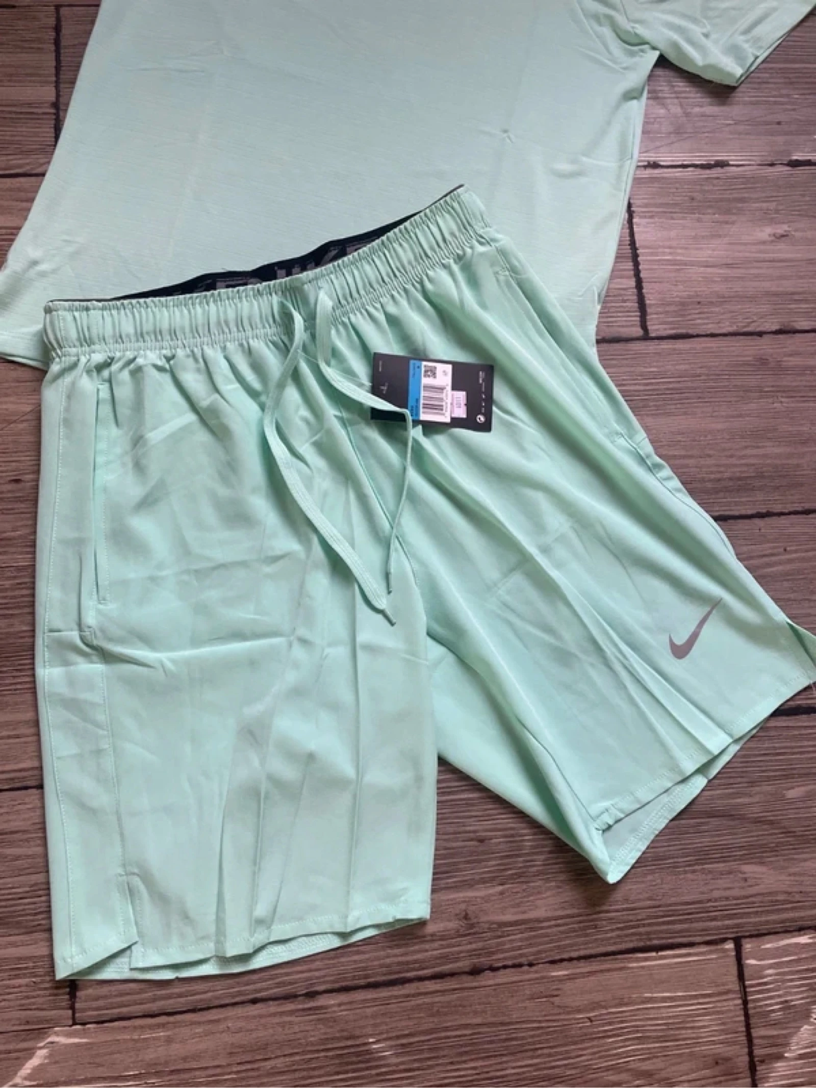 Conjunto Nike Running Miller verde (camiseta + short) – photo 2